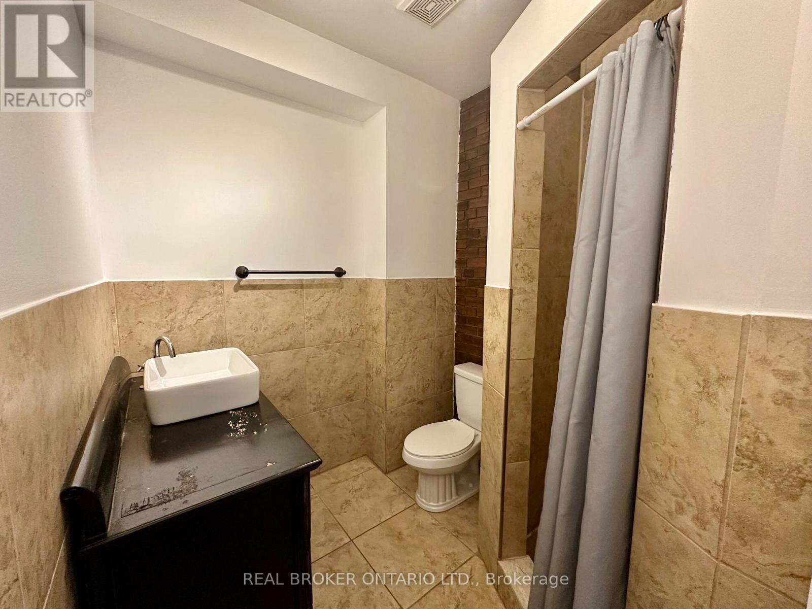 1438a Dufferin Street Property Photo 39