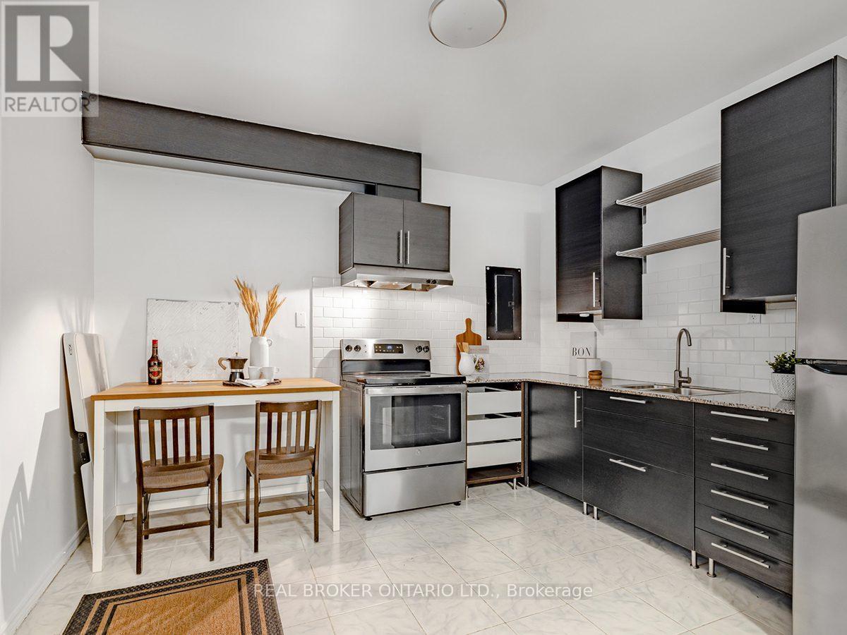 1438a Dufferin Street Property Photo 43