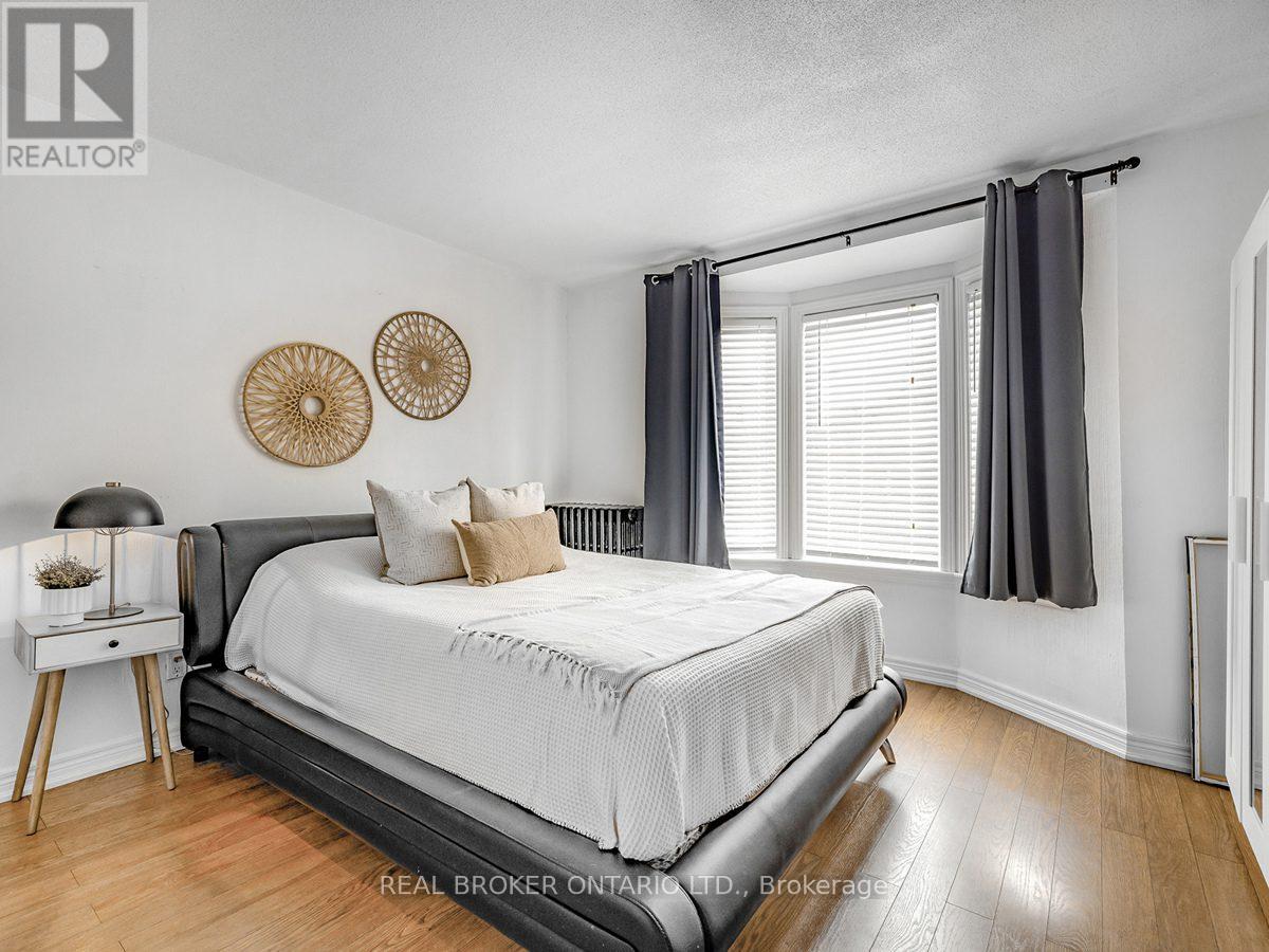 1438a Dufferin Street Property Photo 44