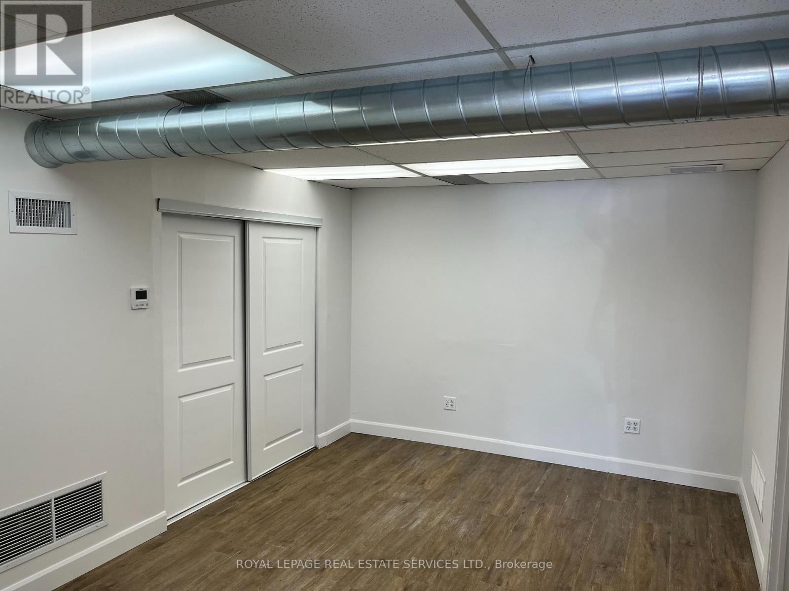2 - 896 Burnhamthorpe Road W Property Photo 5