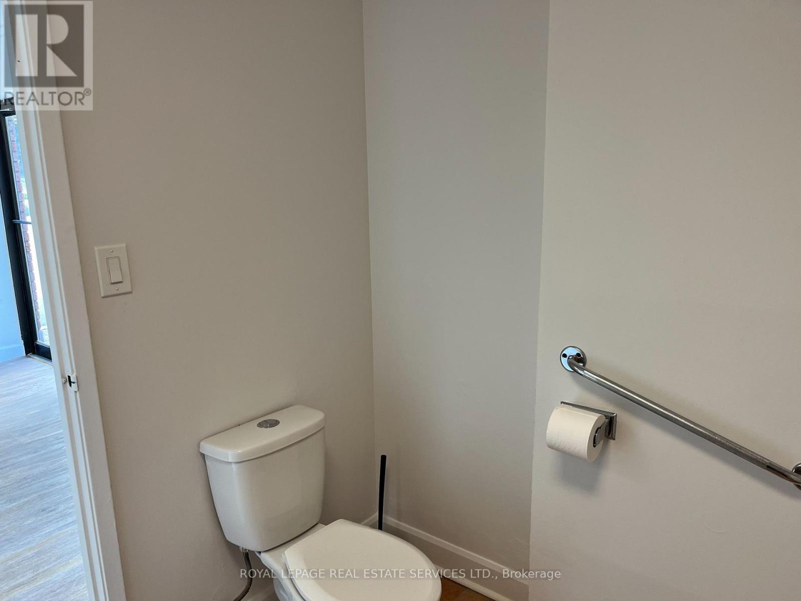 2 - 896 Burnhamthorpe Road W Property Photo 8