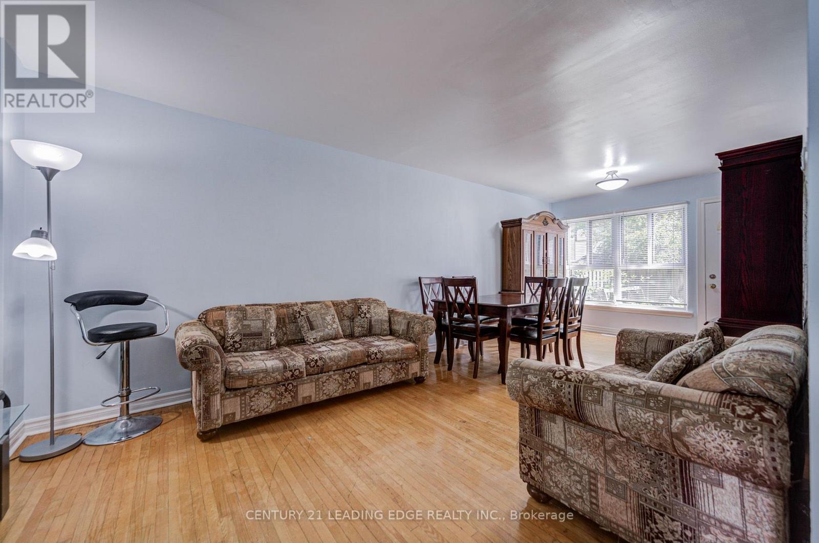 285 - 268 Fleetwood Crescent Property Photo 2