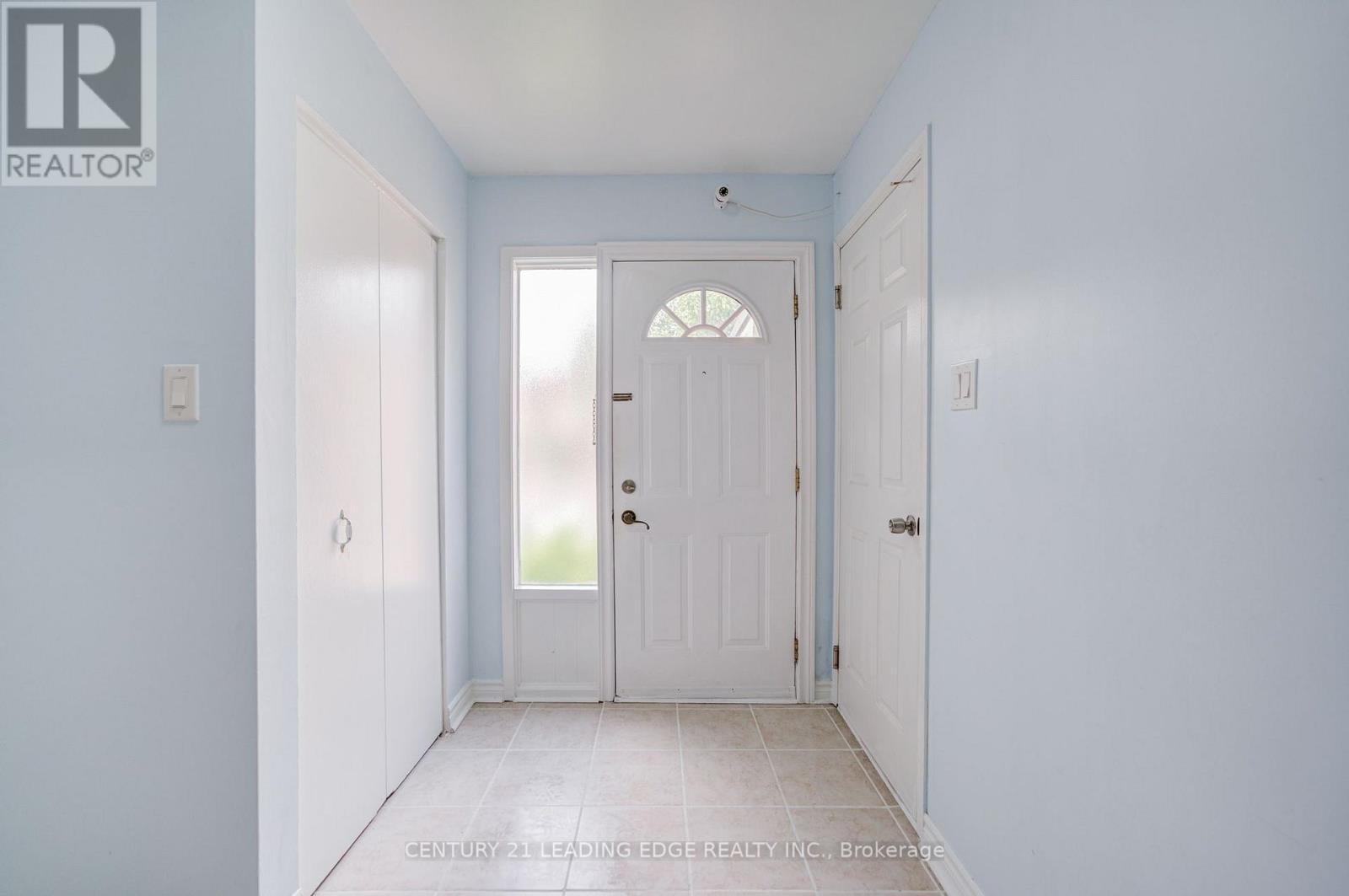 285 - 268 Fleetwood Crescent Property Photo 3