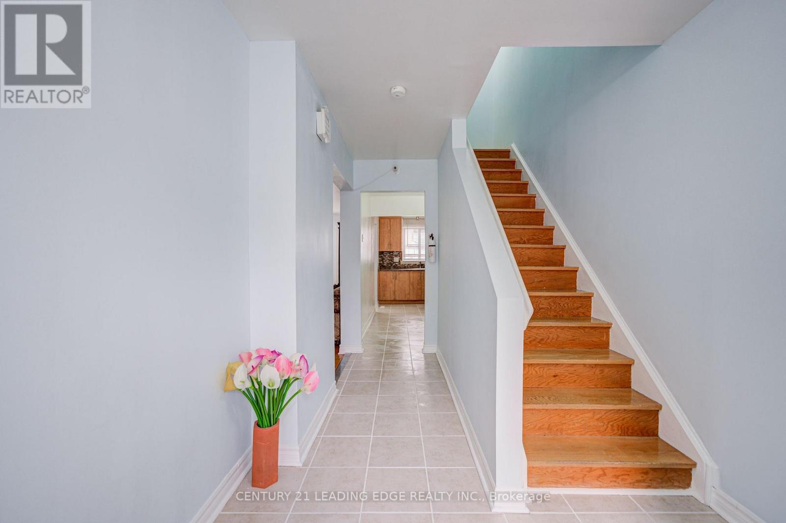 285 - 268 Fleetwood Crescent Property Photo 5