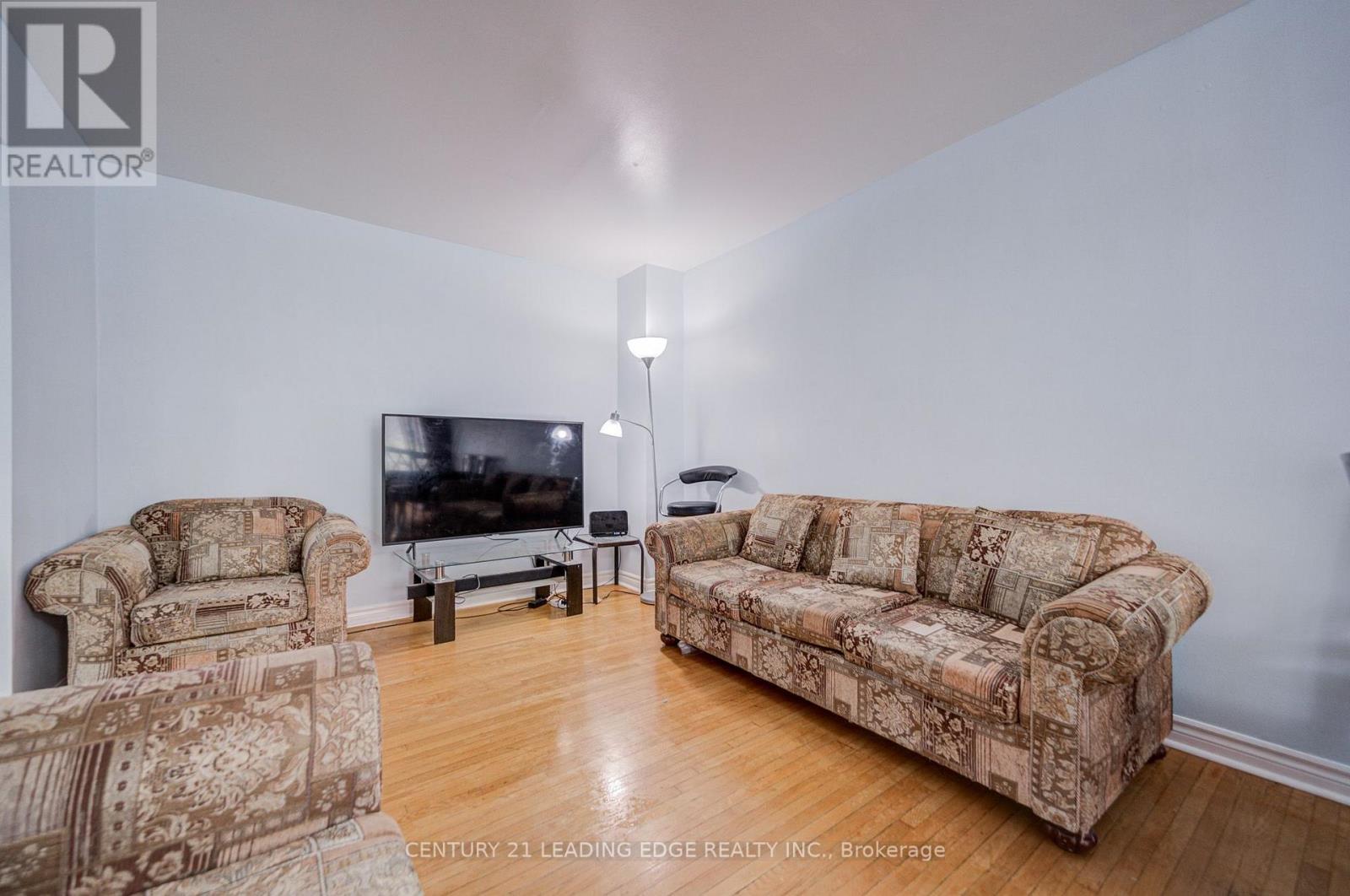 285 - 268 Fleetwood Crescent Property Photo 11