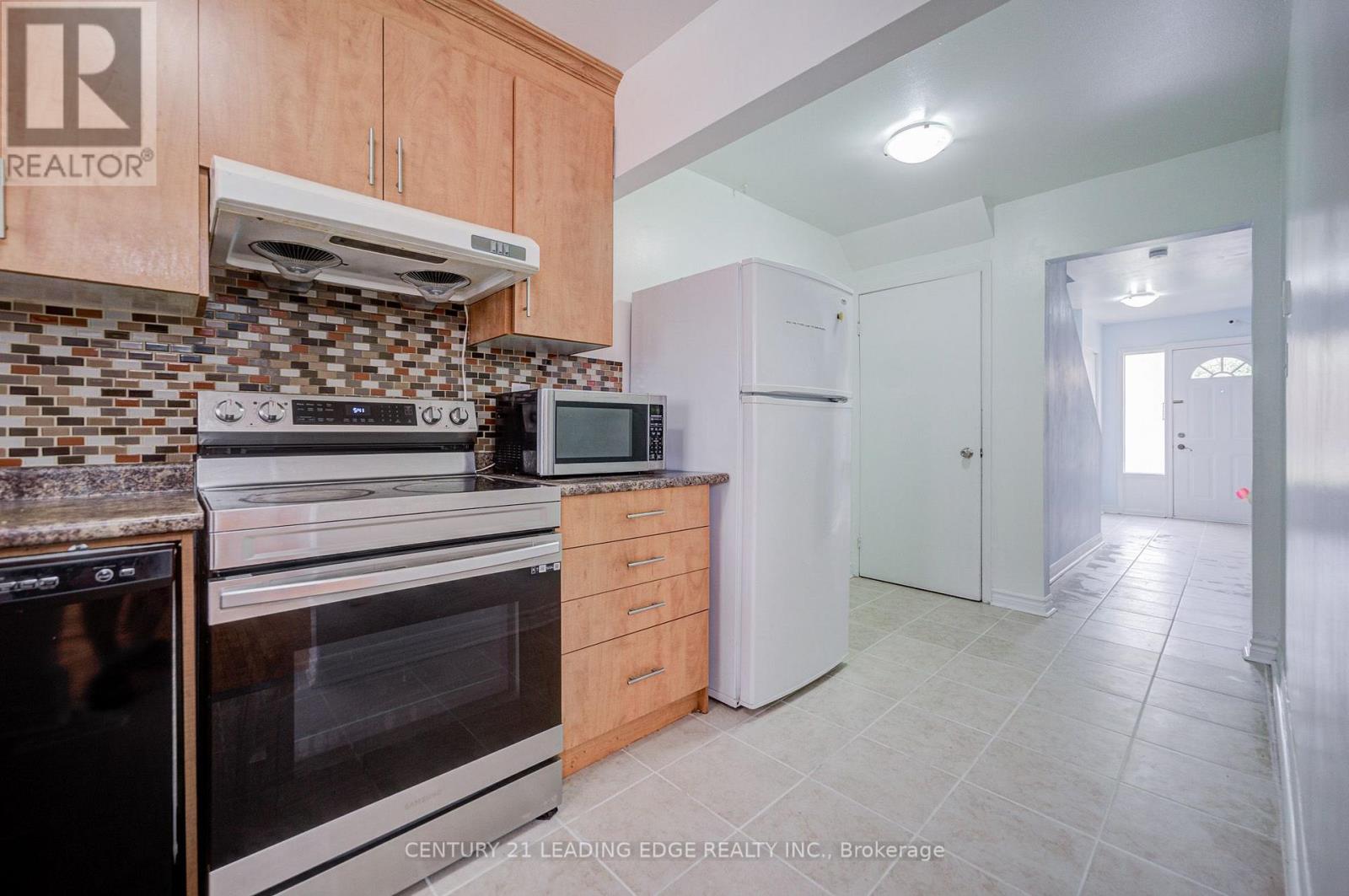 285 - 268 Fleetwood Crescent Property Photo 16