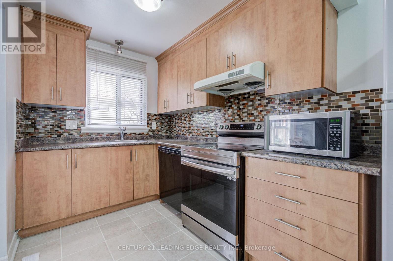 285 - 268 Fleetwood Crescent Property Photo 21