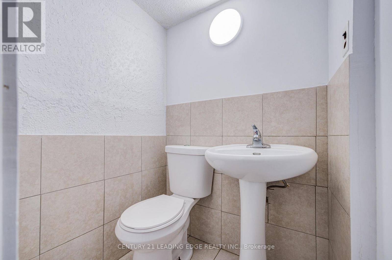 285 - 268 Fleetwood Crescent Property Photo 36