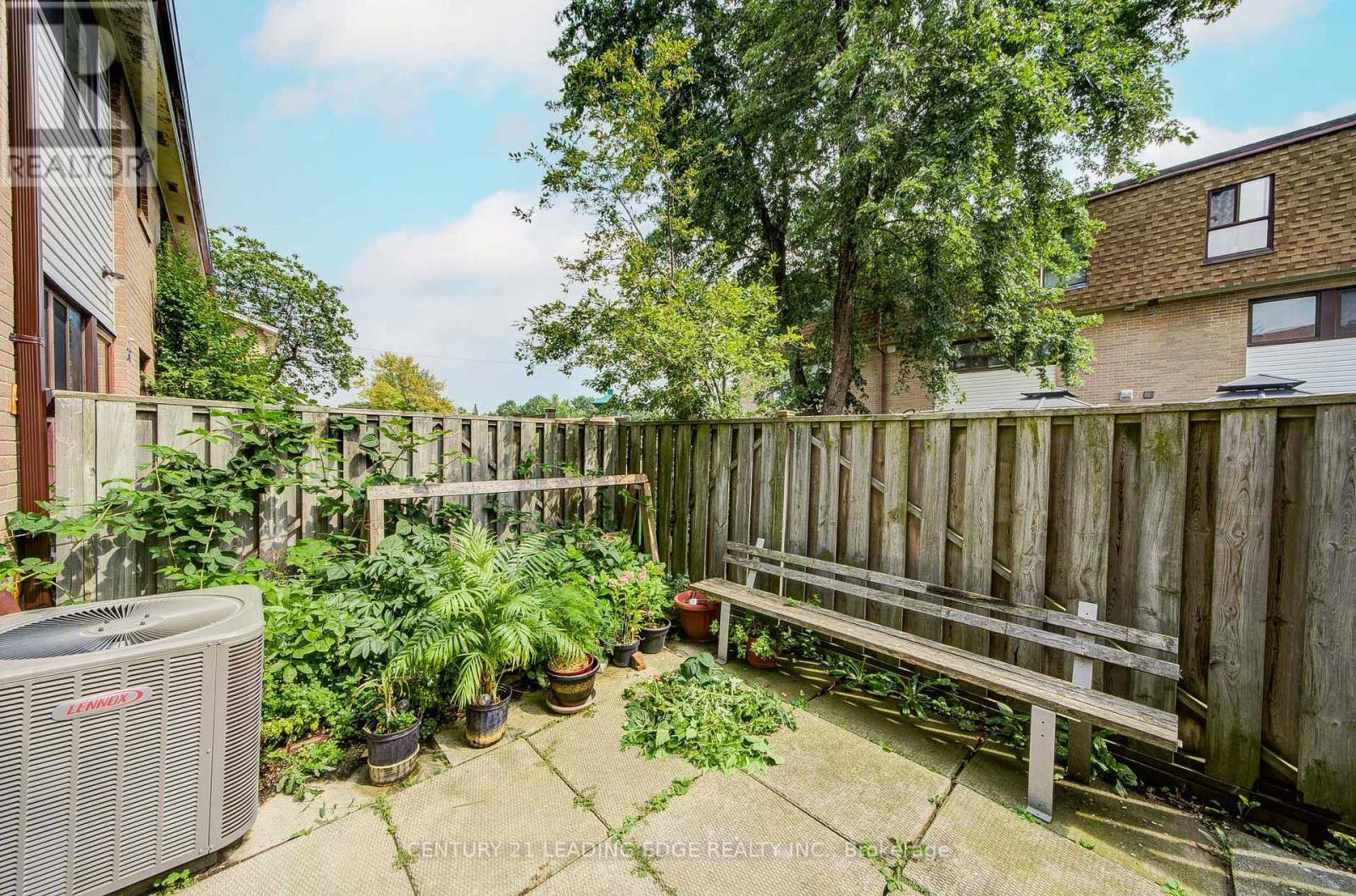 285 - 268 Fleetwood Crescent Property Photo 37