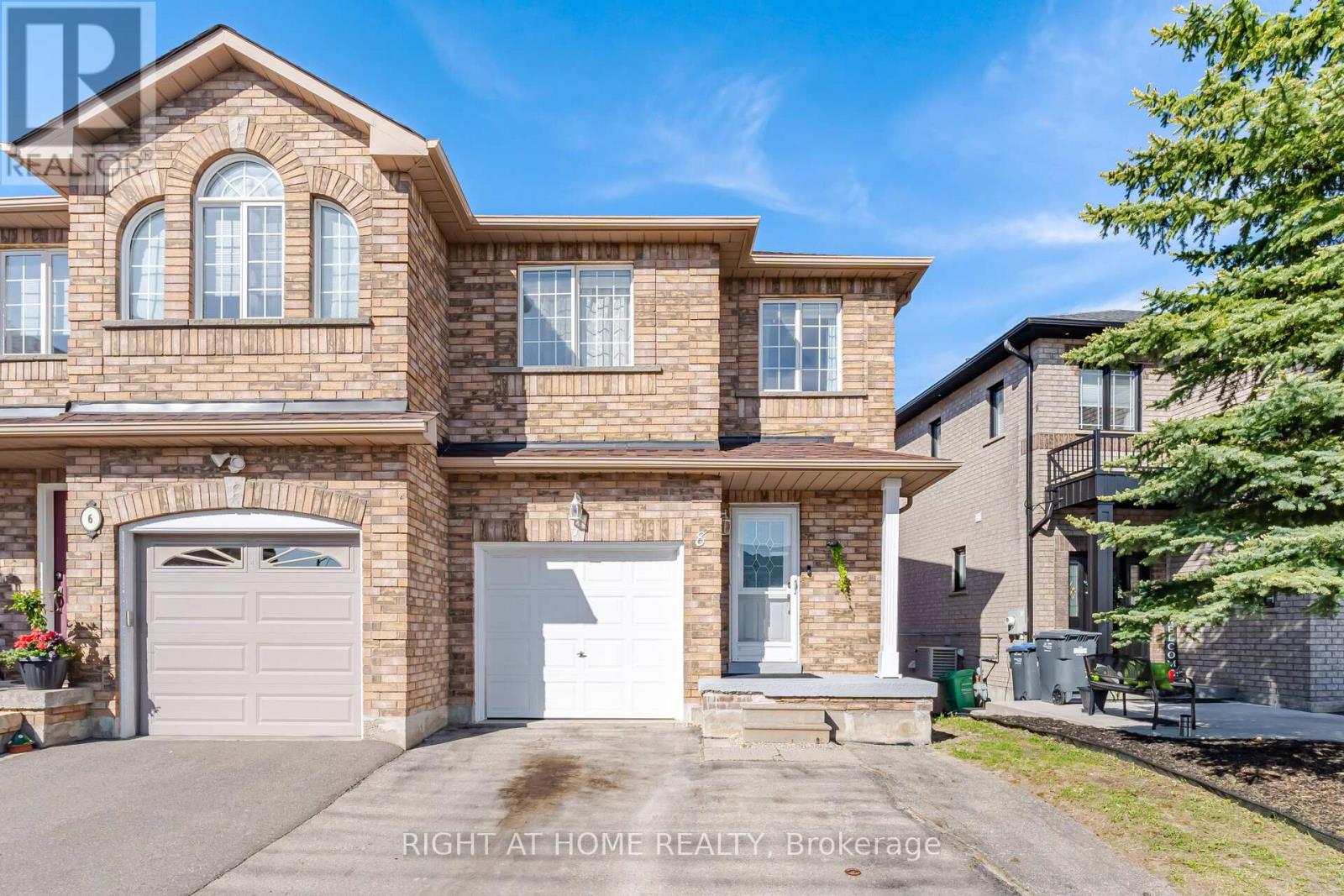 8 Richelieu Court Property Photo 1