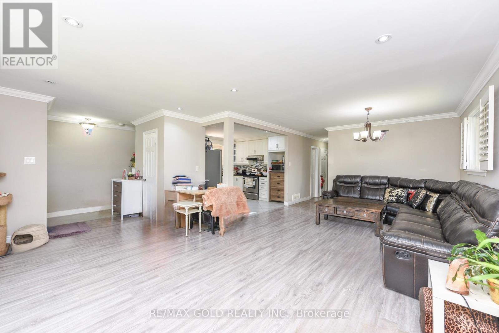 11 Dudley Place Property Photo 6