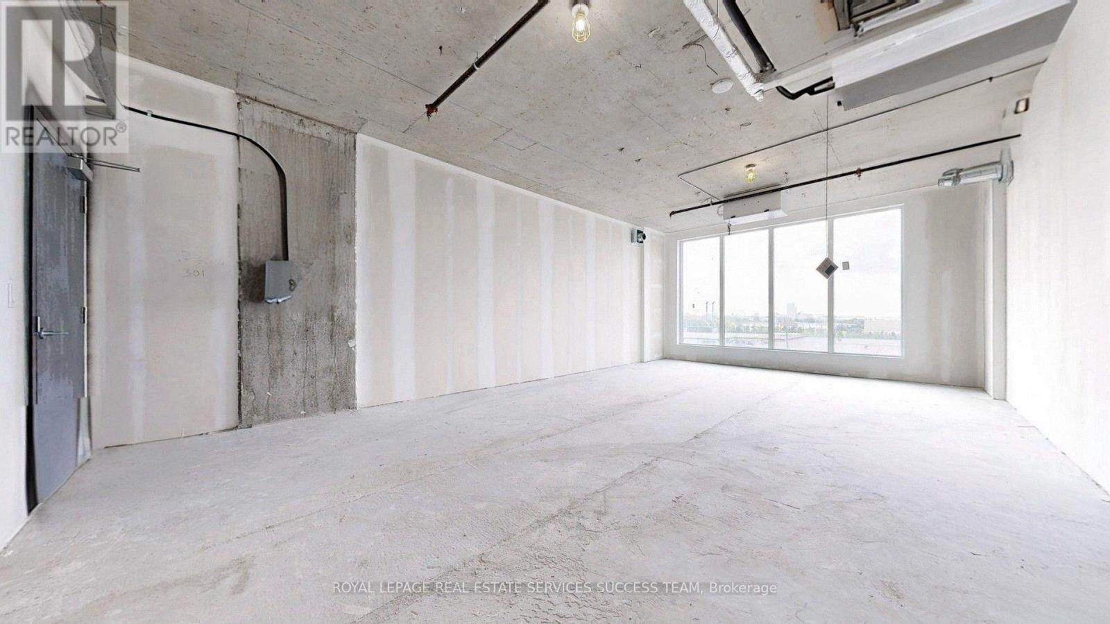 301 - 998 Martin Grove Road Property Photo 2