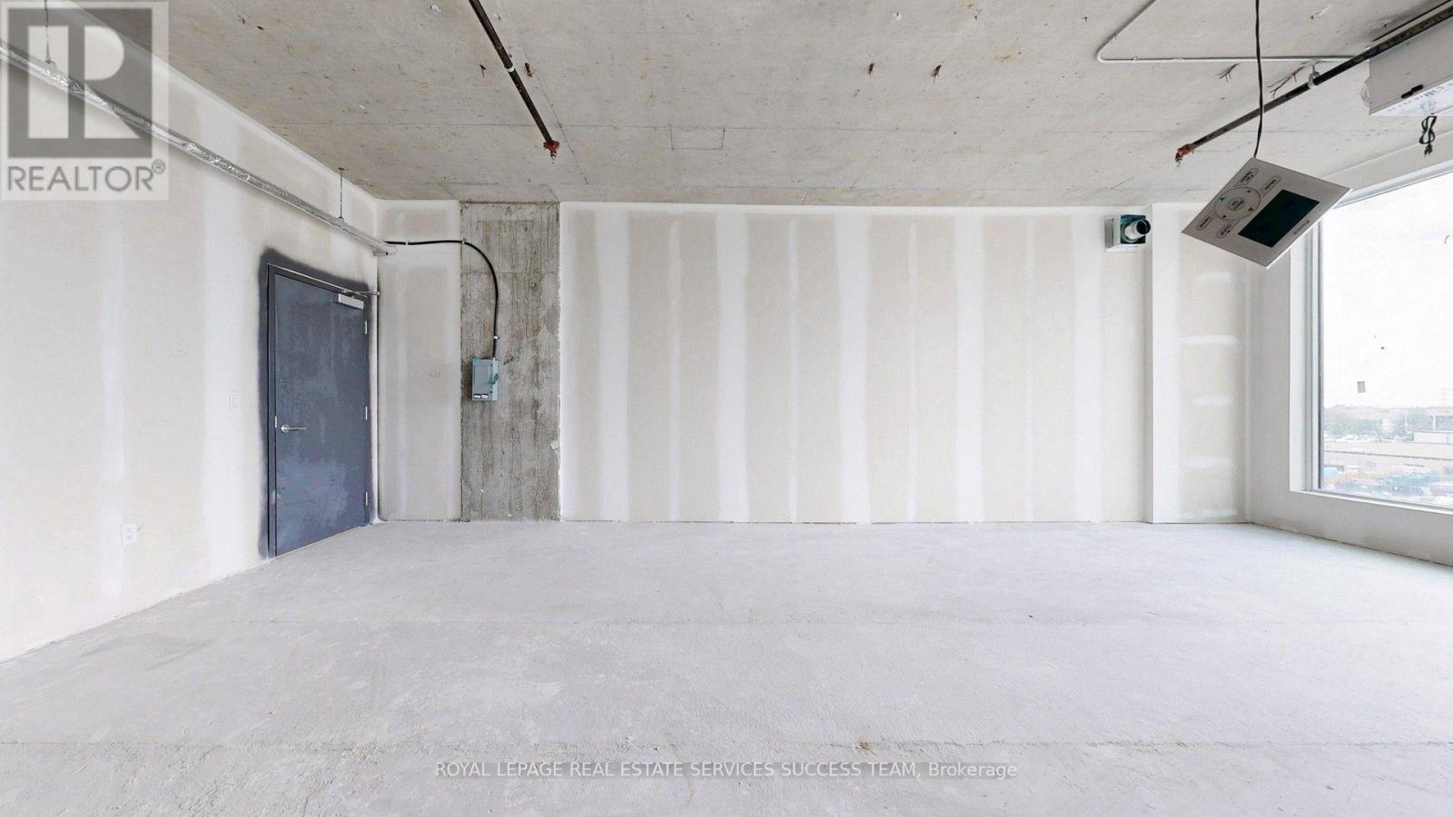 301 - 998 Martin Grove Road Property Photo 16