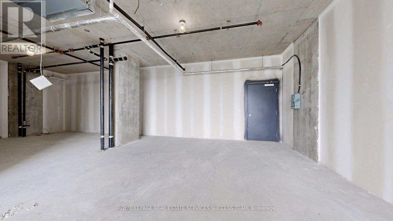 301 - 998 Martin Grove Road Property Photo 17