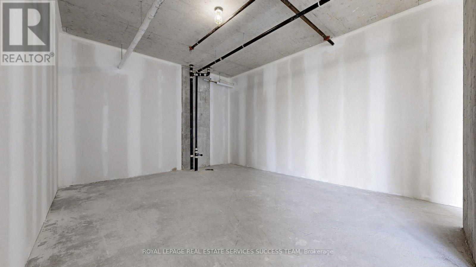 301 - 998 Martin Grove Road Property Photo 18