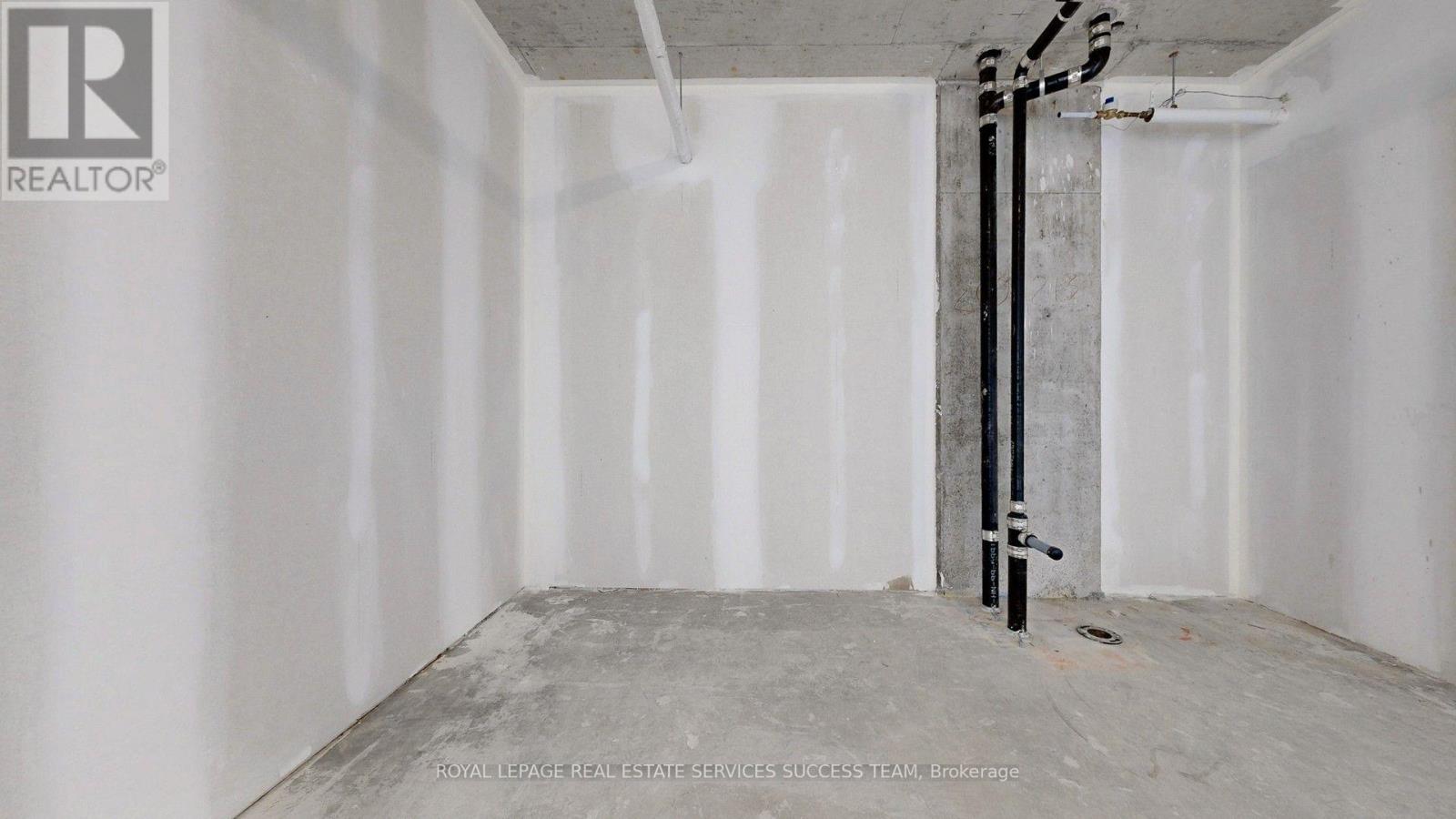 301 - 998 Martin Grove Road Property Photo 21