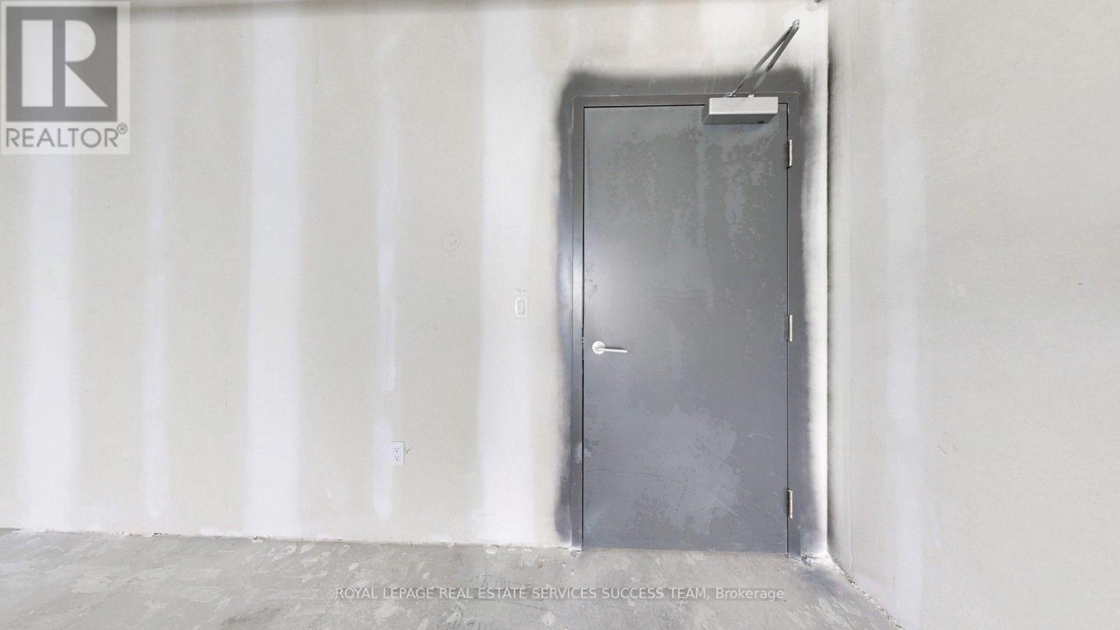 301 - 998 Martin Grove Road Property Photo 23