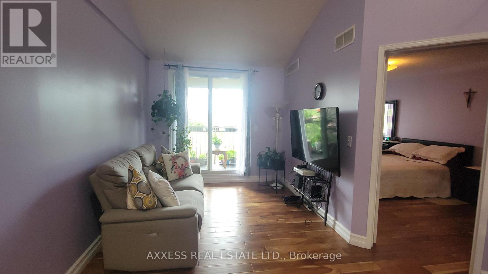 142 - 109 Bristol Road E Property Photo 18