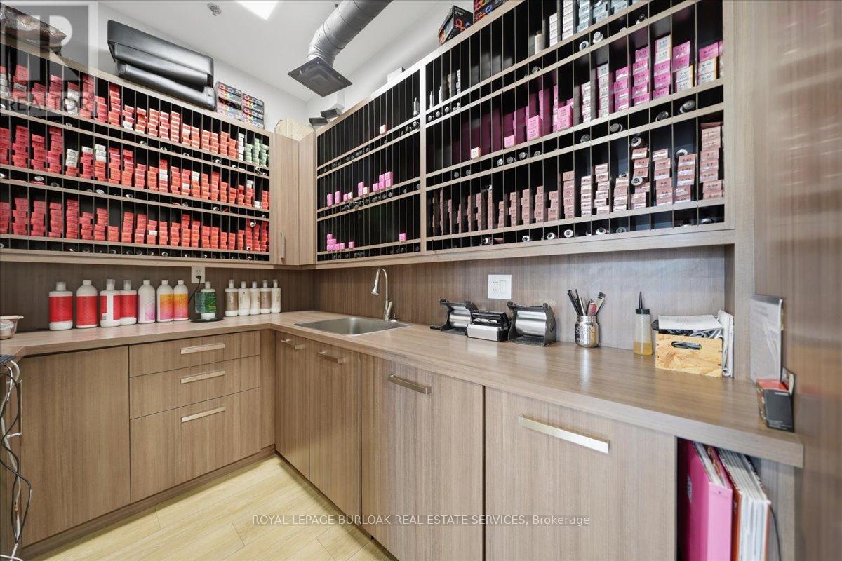 9 - 515 Dundas Street W Property Photo 7