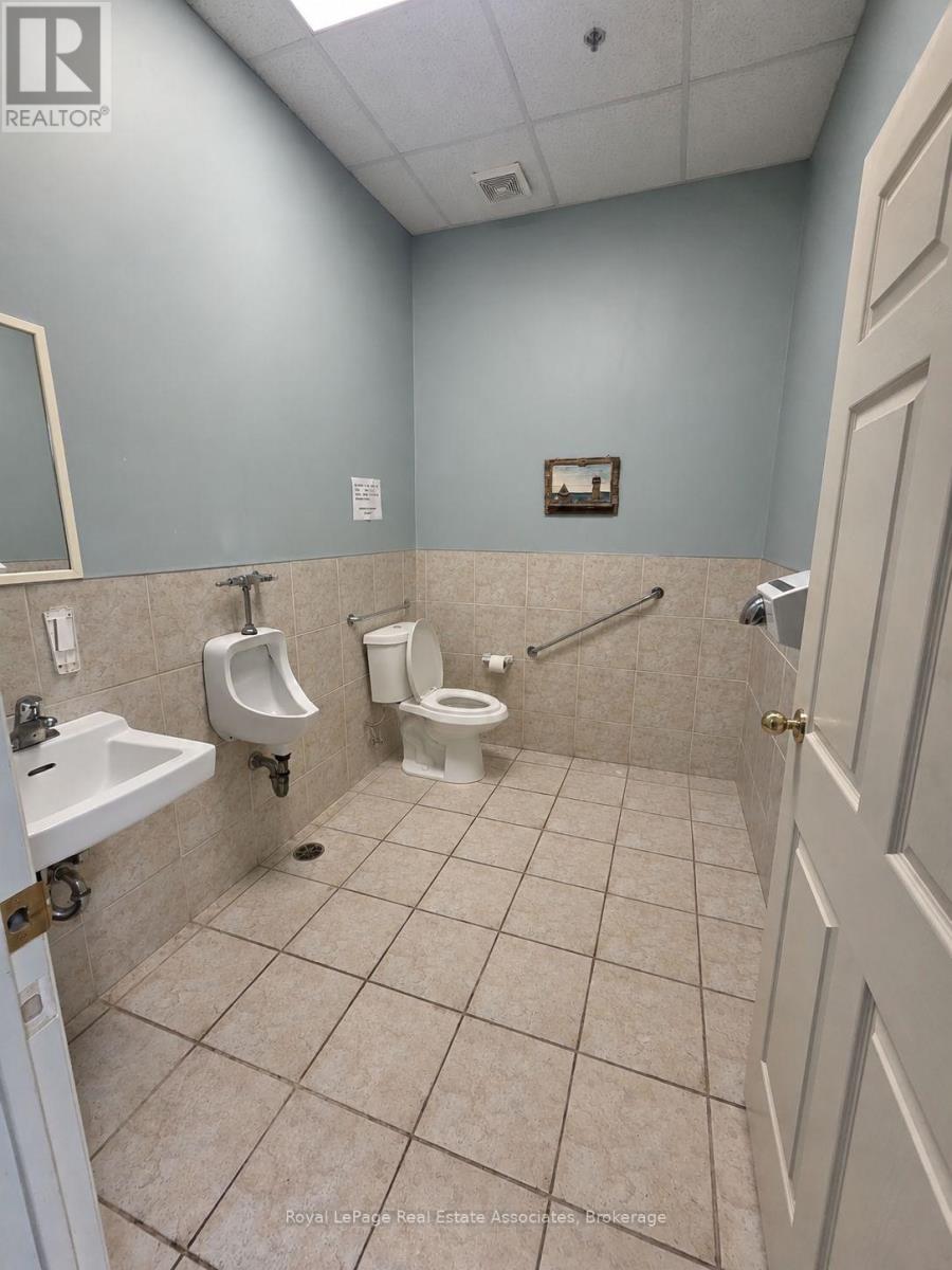 206/208 - 2260 Bovaird Drive E Property Photo 36