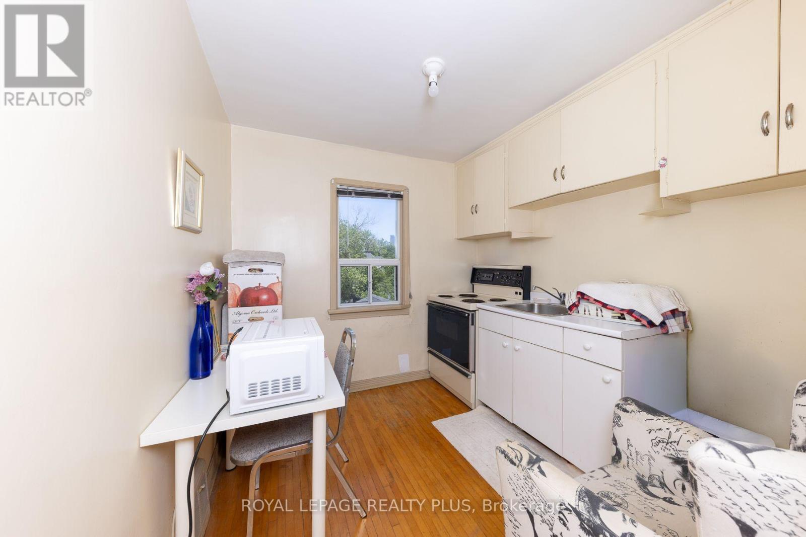 33 Dayton Avenue Property Photo 19