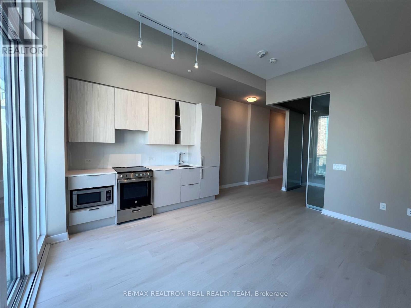 316 - 3900 Confederation Parkway Property Photo 6