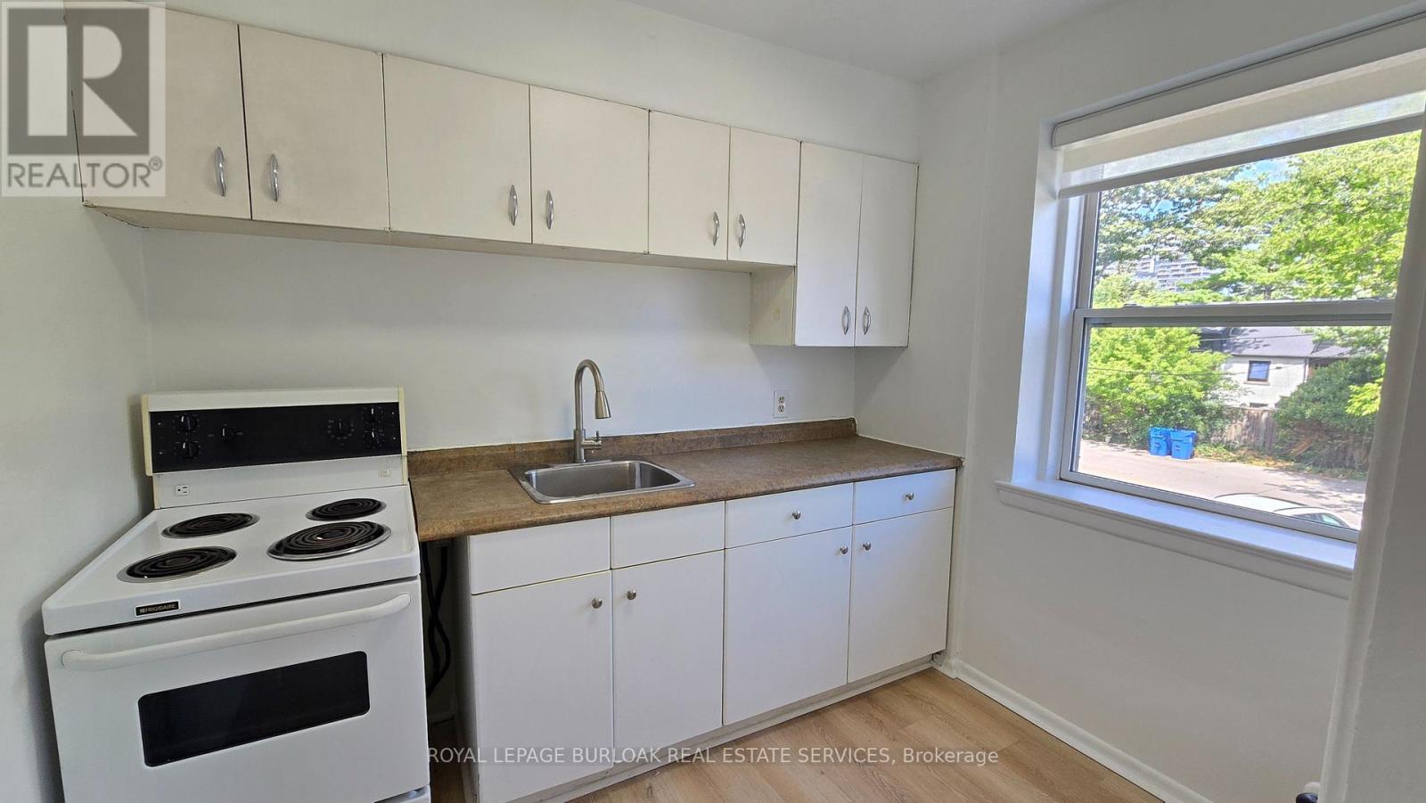 6 - 849 Brant Street Property Photo 4