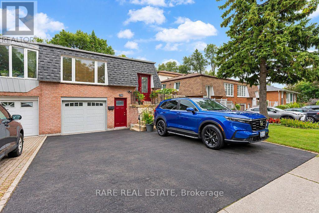 LOWER - 733 EAGLEMOUNT CRESCENT