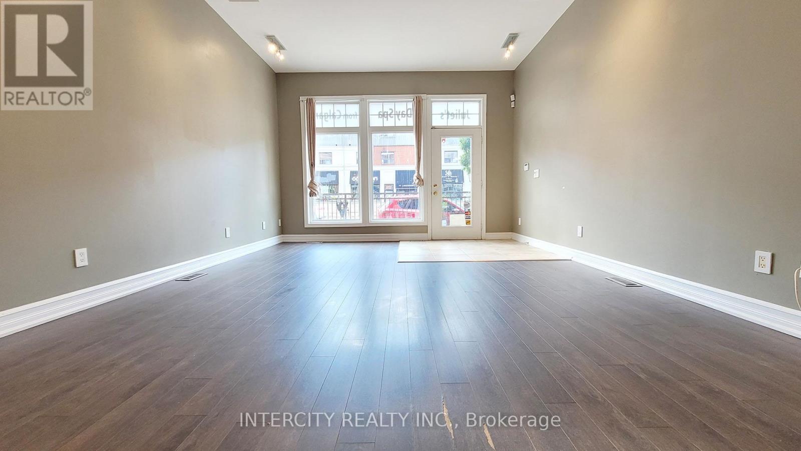 86 Lakeshore Road W Property Photo 10