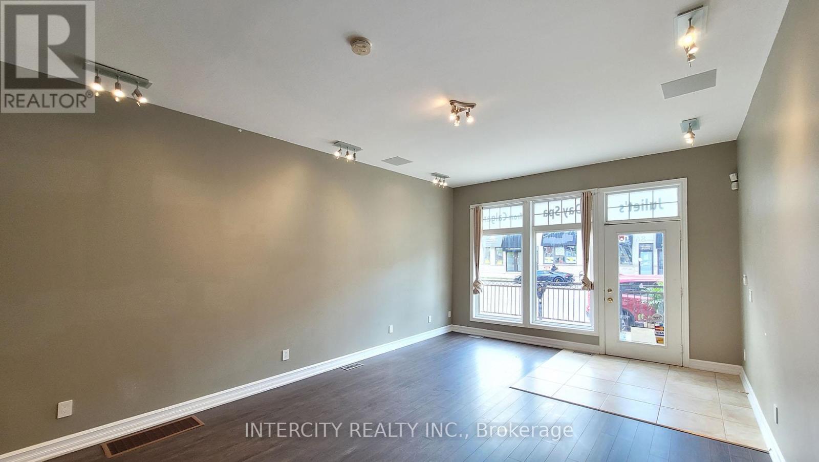 86 Lakeshore Road W Property Photo 11