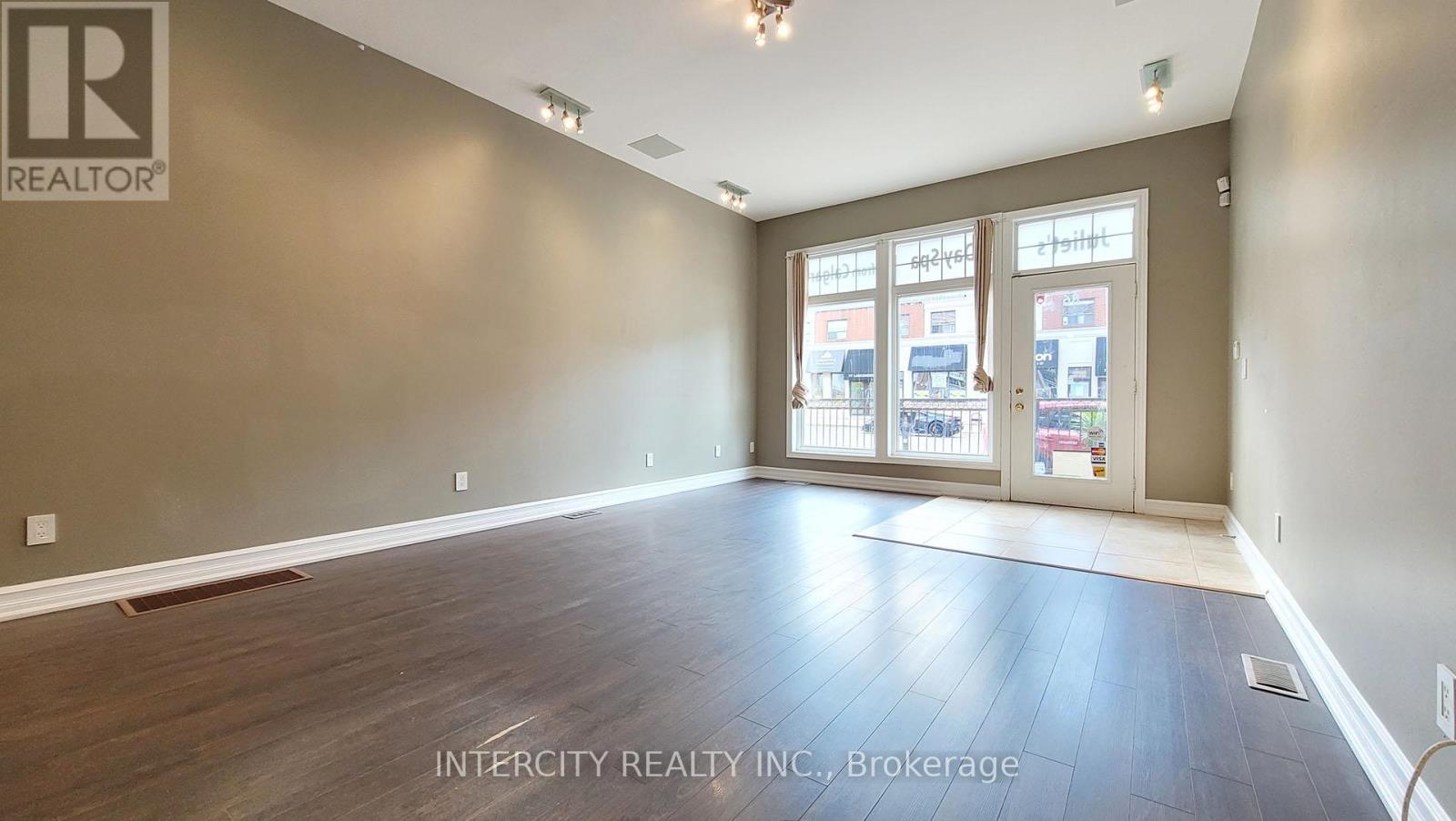 86 Lakeshore Road W Property Photo 12