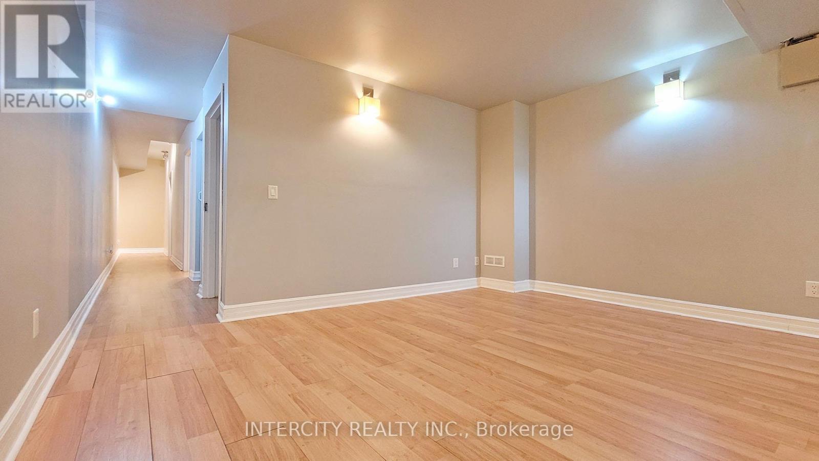 86 Lakeshore Road W Property Photo 18