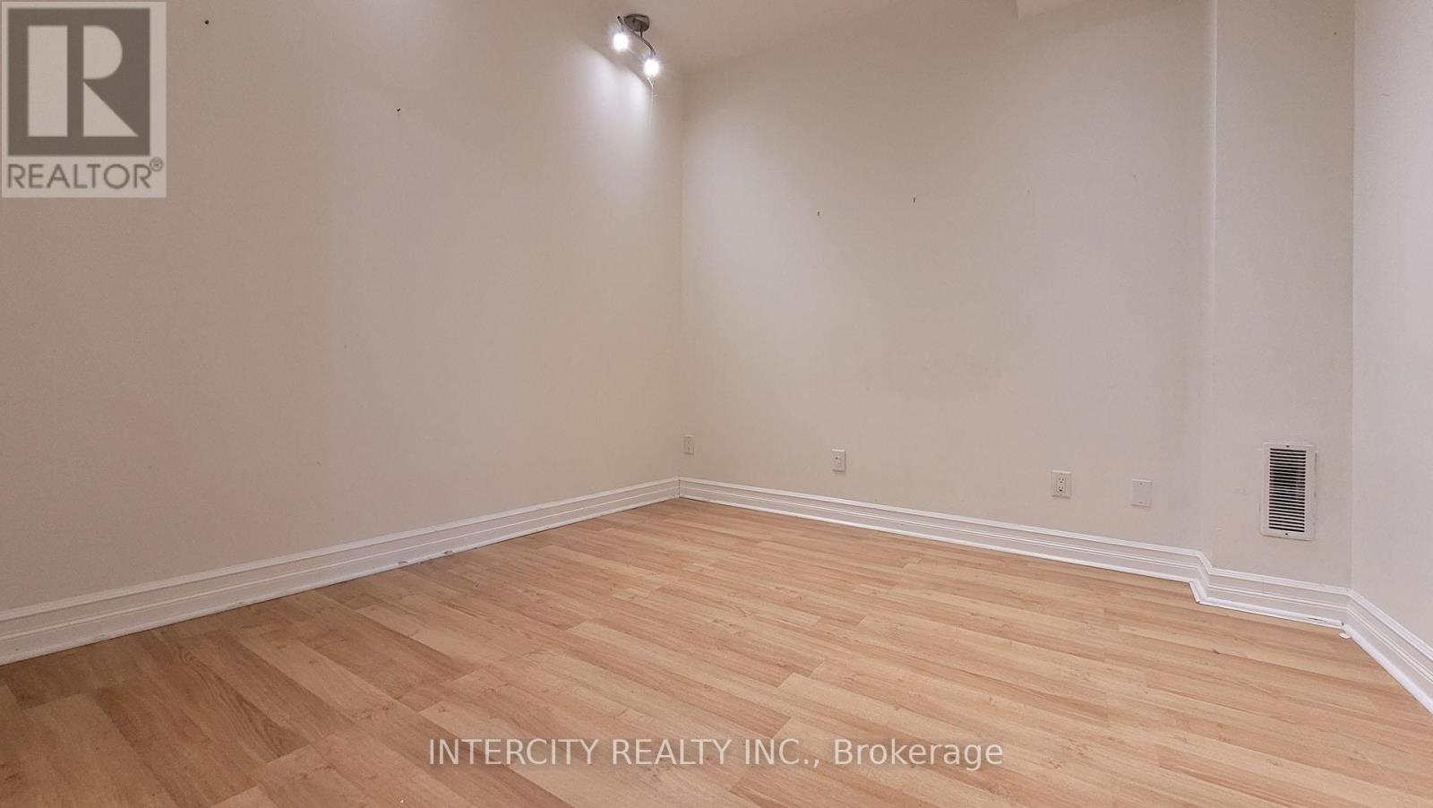 86 Lakeshore Road W Property Photo 20