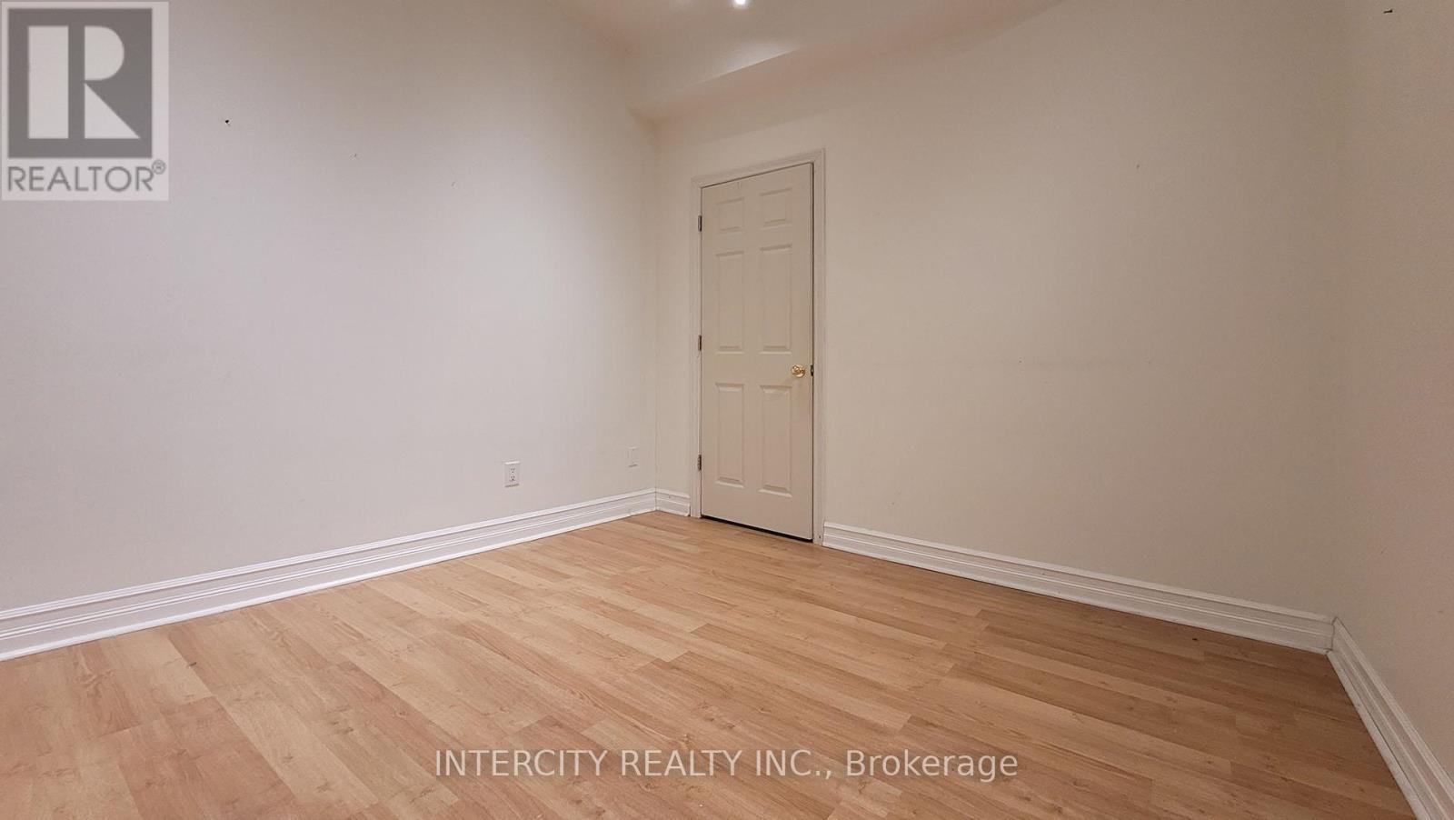 86 Lakeshore Road W Property Photo 21