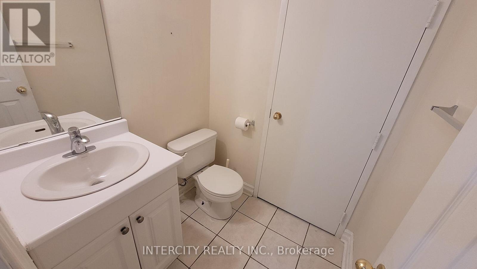 86 Lakeshore Road W Property Photo 23