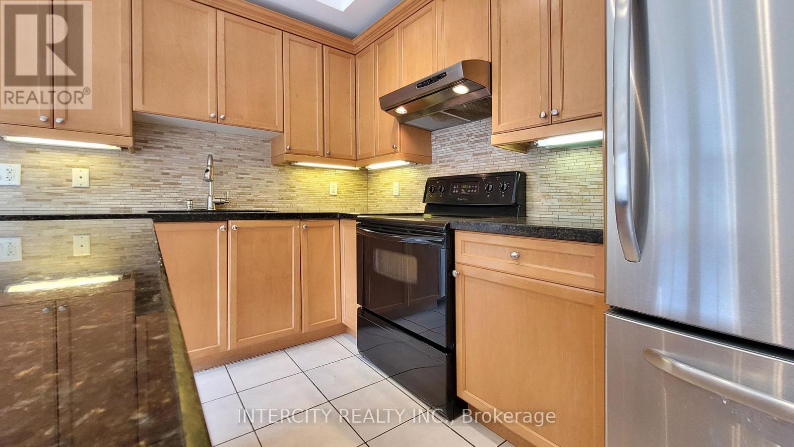 86 Lakeshore Road W Property Photo 29