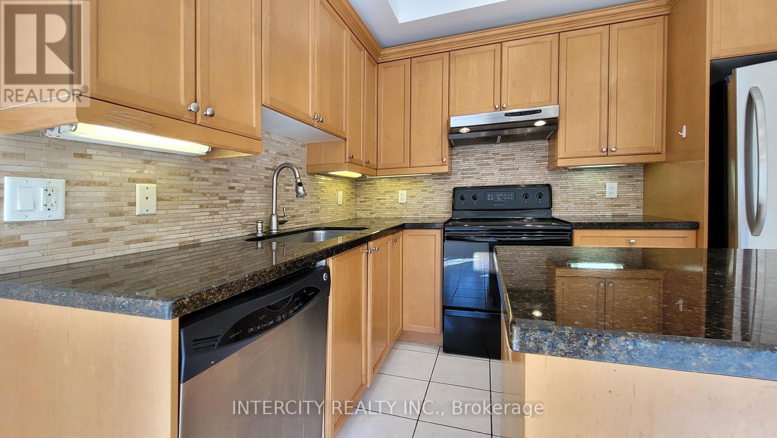 86 Lakeshore Road W Property Photo 34