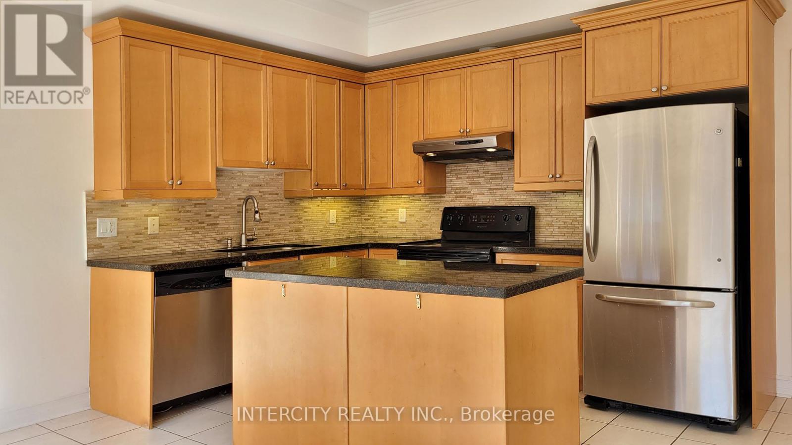 86 Lakeshore Road W Property Photo 35