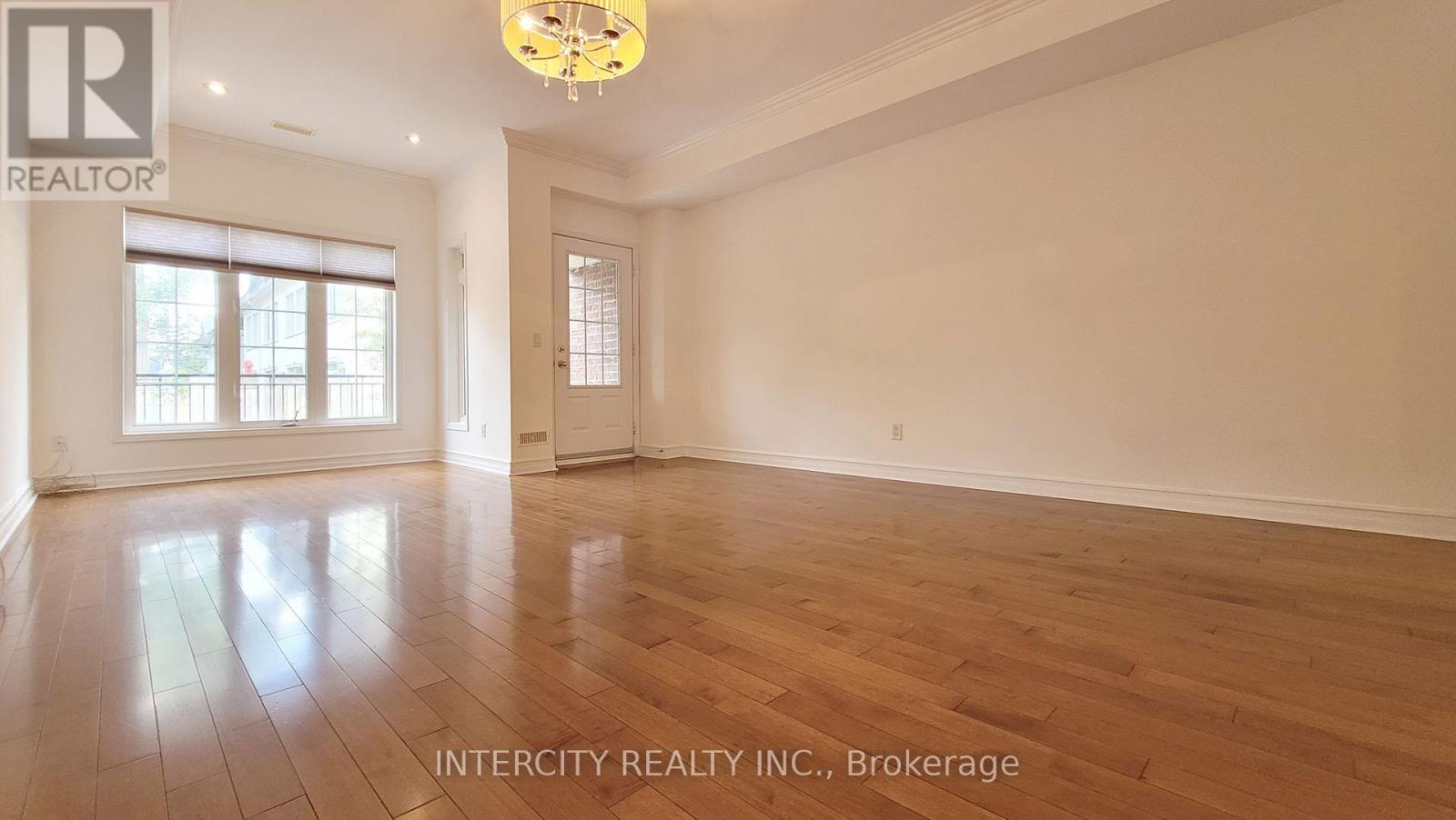 86 Lakeshore Road W Property Photo 40
