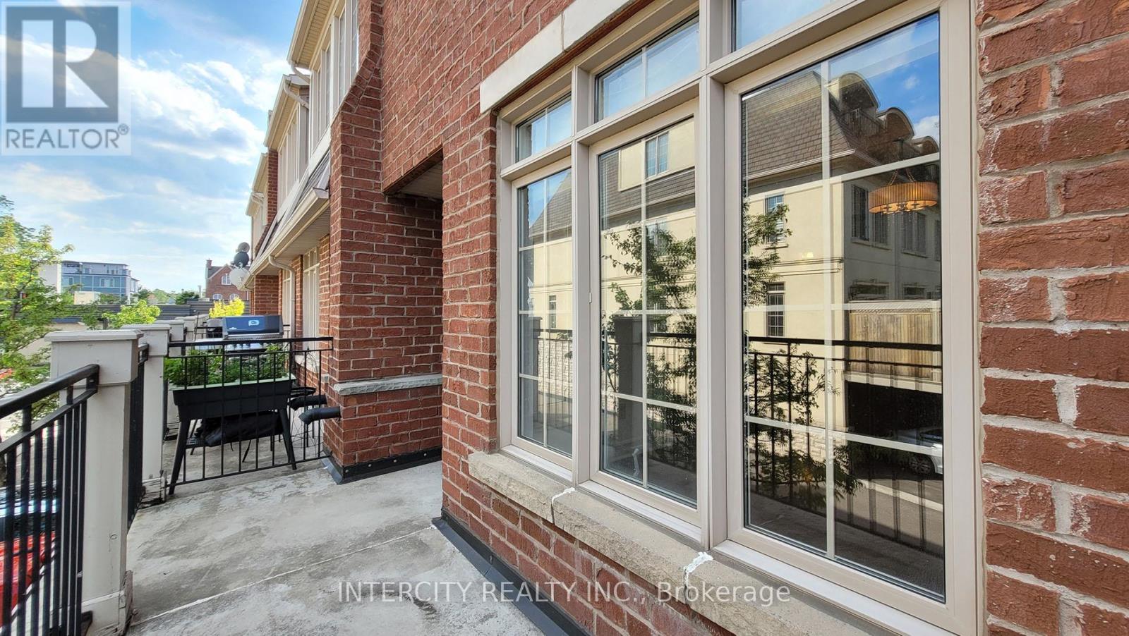 86 Lakeshore Road W Property Photo 42