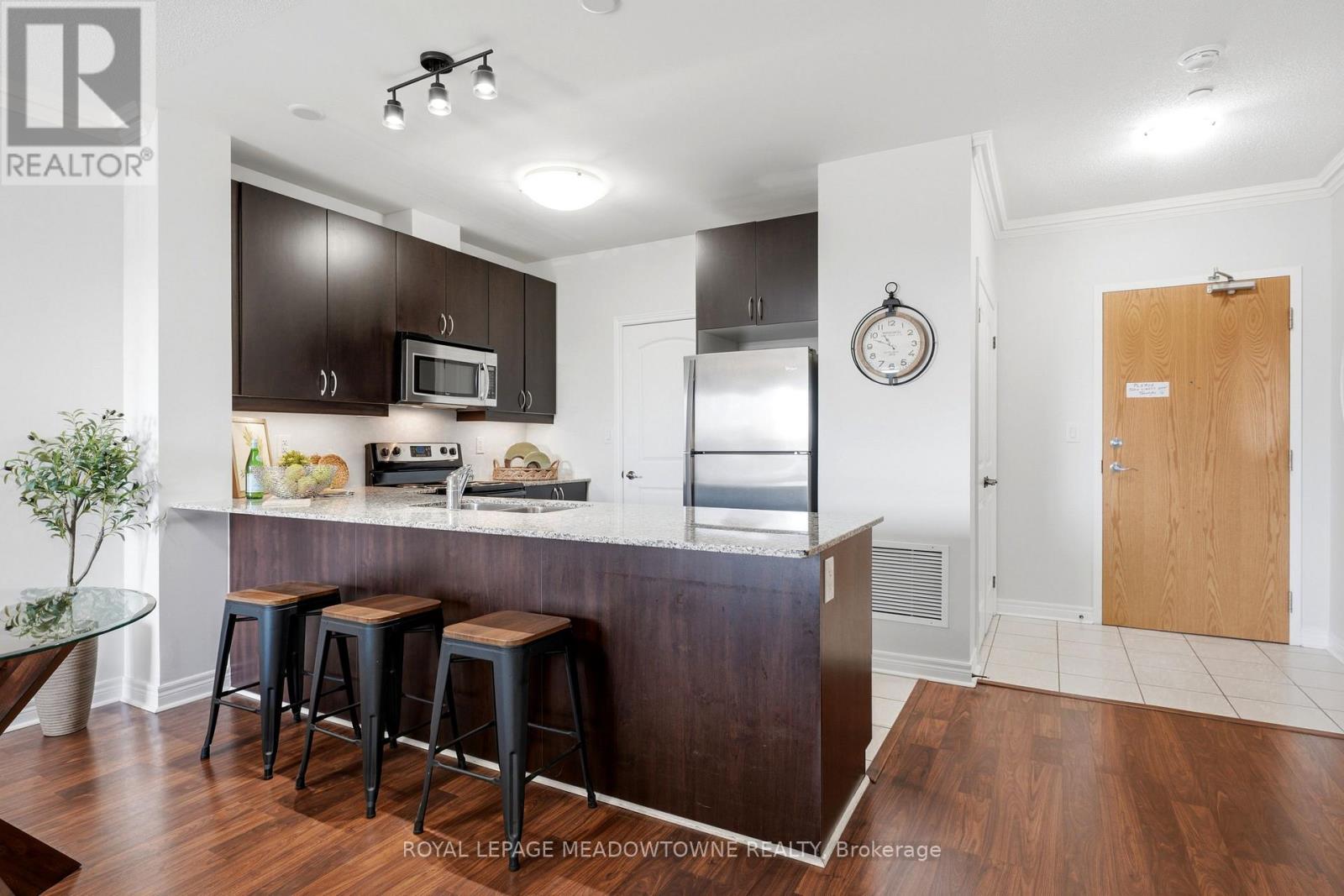 313 - 383 Main Street E Property Photo 9