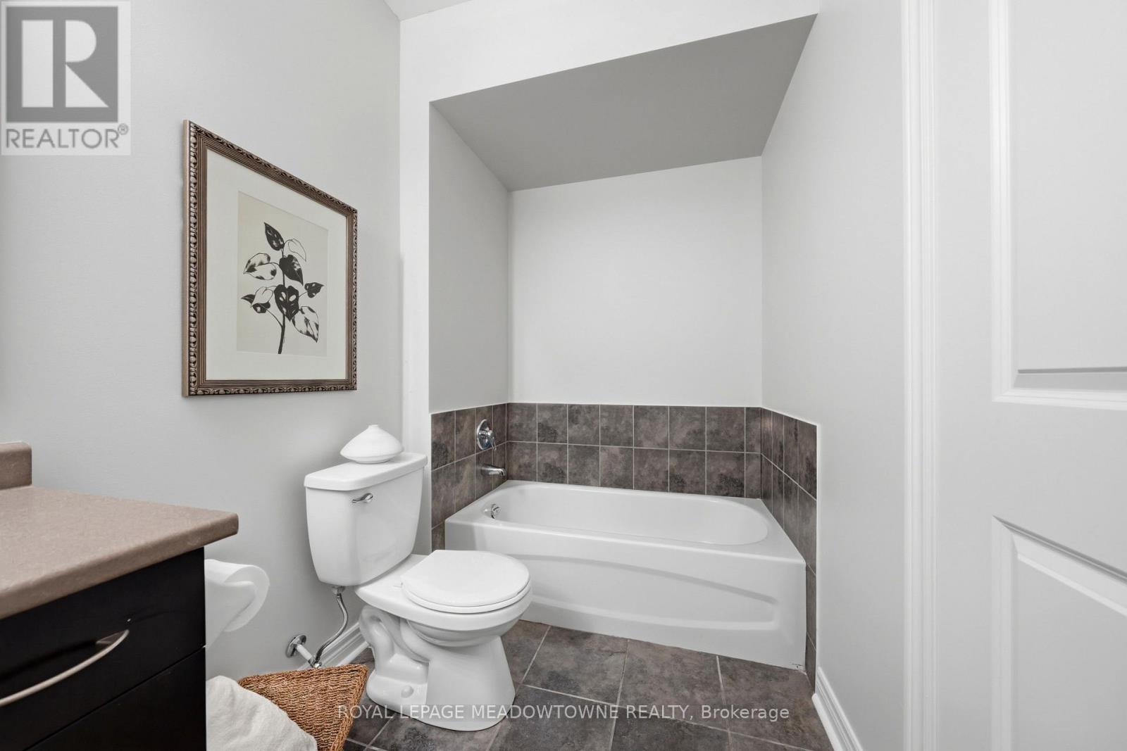 313 - 383 Main Street E Property Photo 27