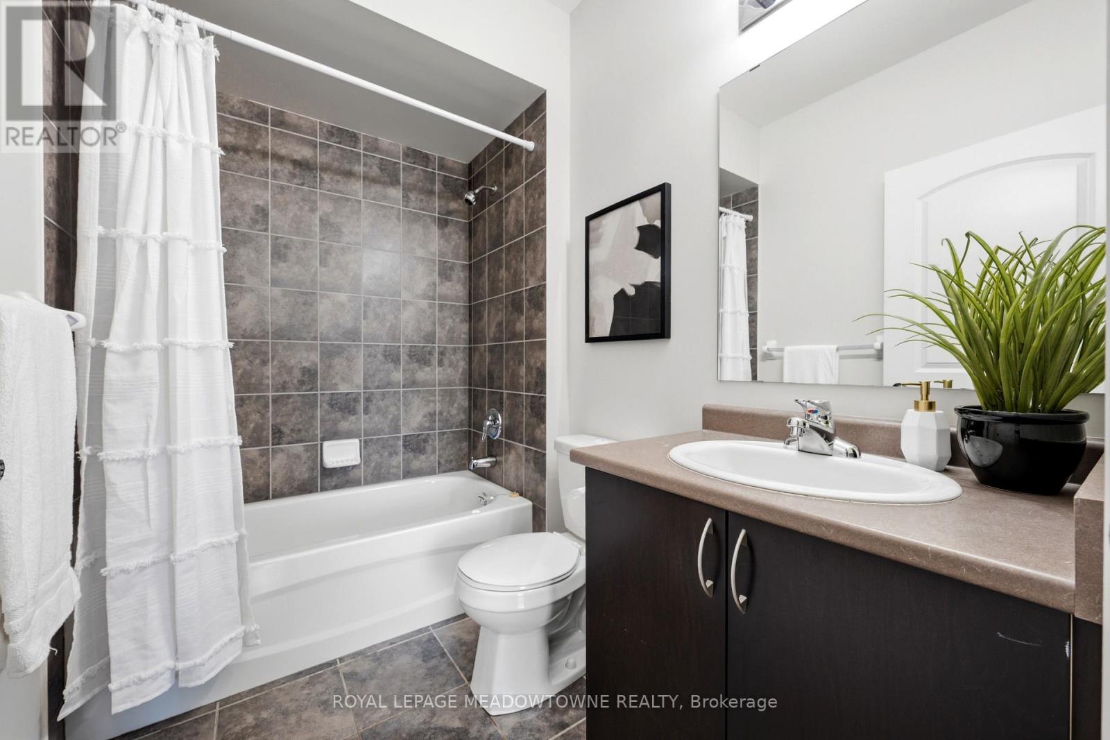 313 - 383 Main Street E Property Photo 31