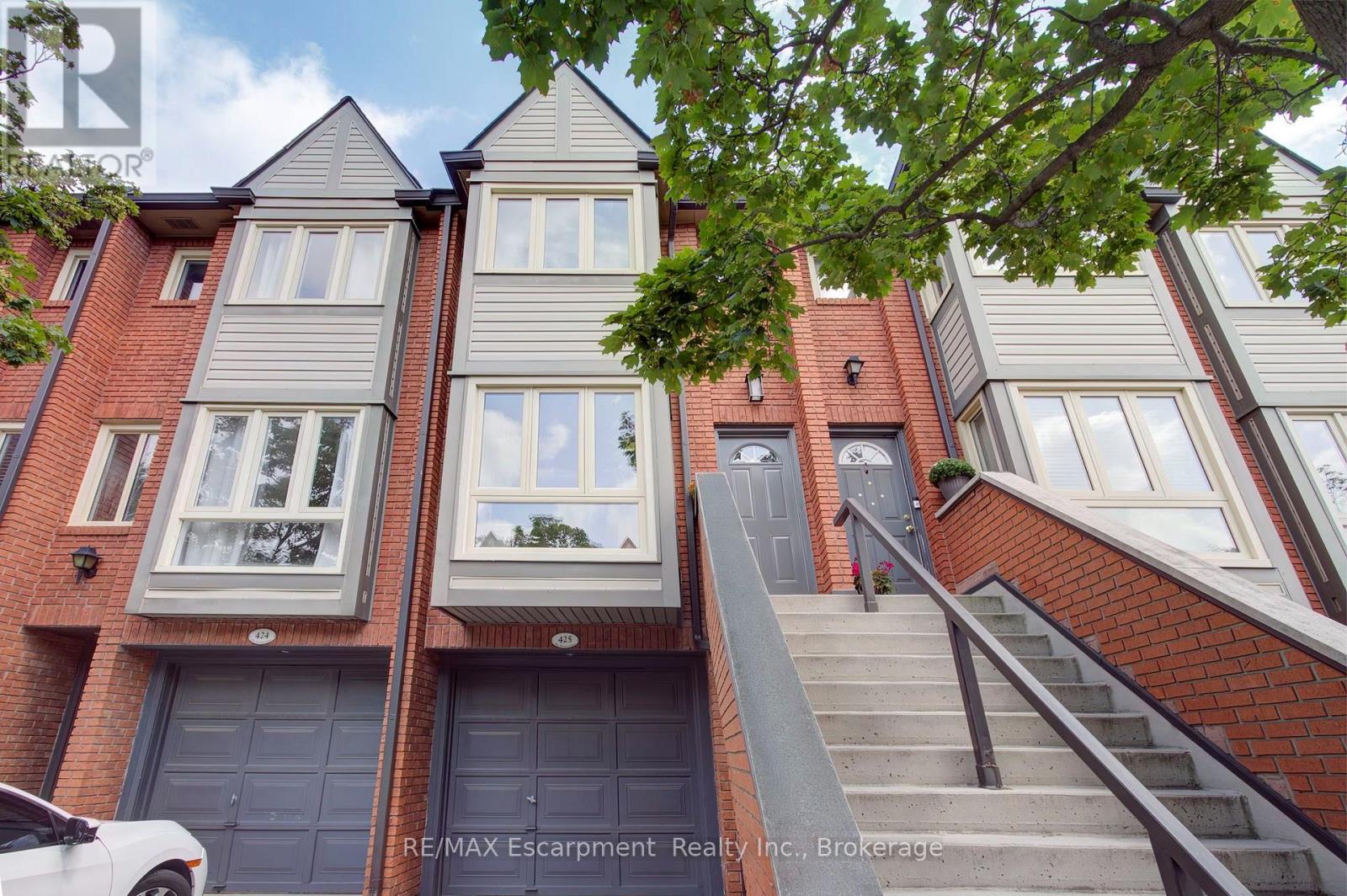 425 - 895 Maple Avenue Property Photo 1