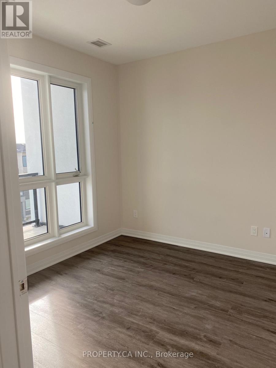 321 - 470 Gordon Krantz Avenue Property Photo 7