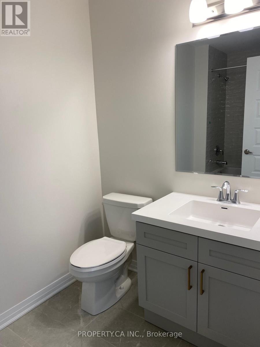 321 - 470 Gordon Krantz Avenue Property Photo 9