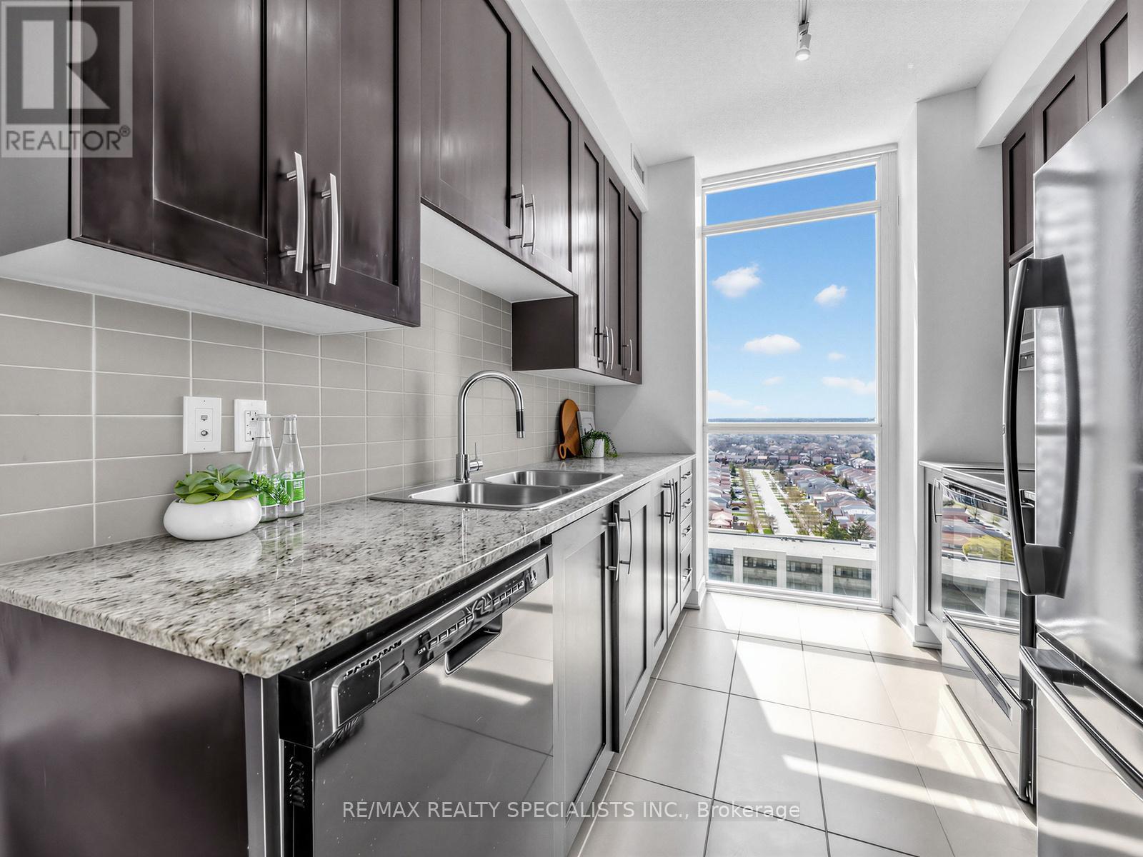 1507 - 4070 Confederation Parkway Property Photo 8