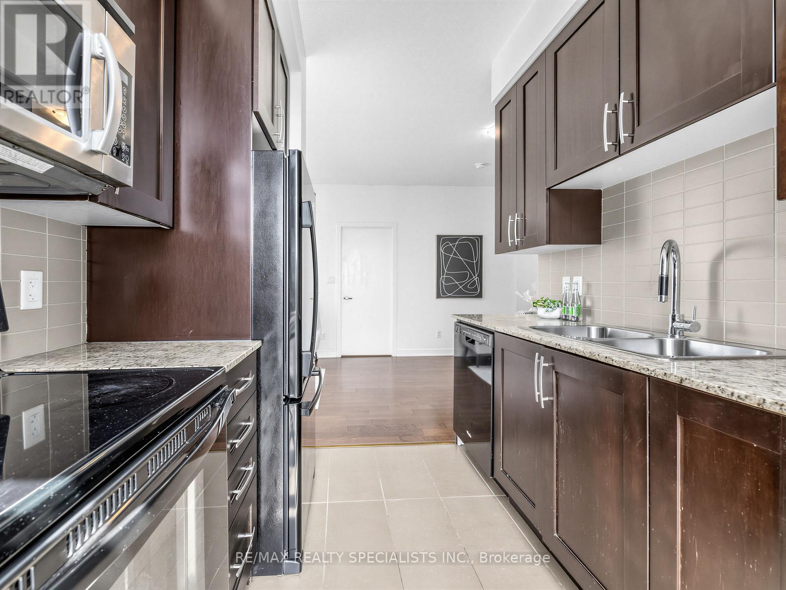 1507 - 4070 Confederation Parkway Property Photo 9