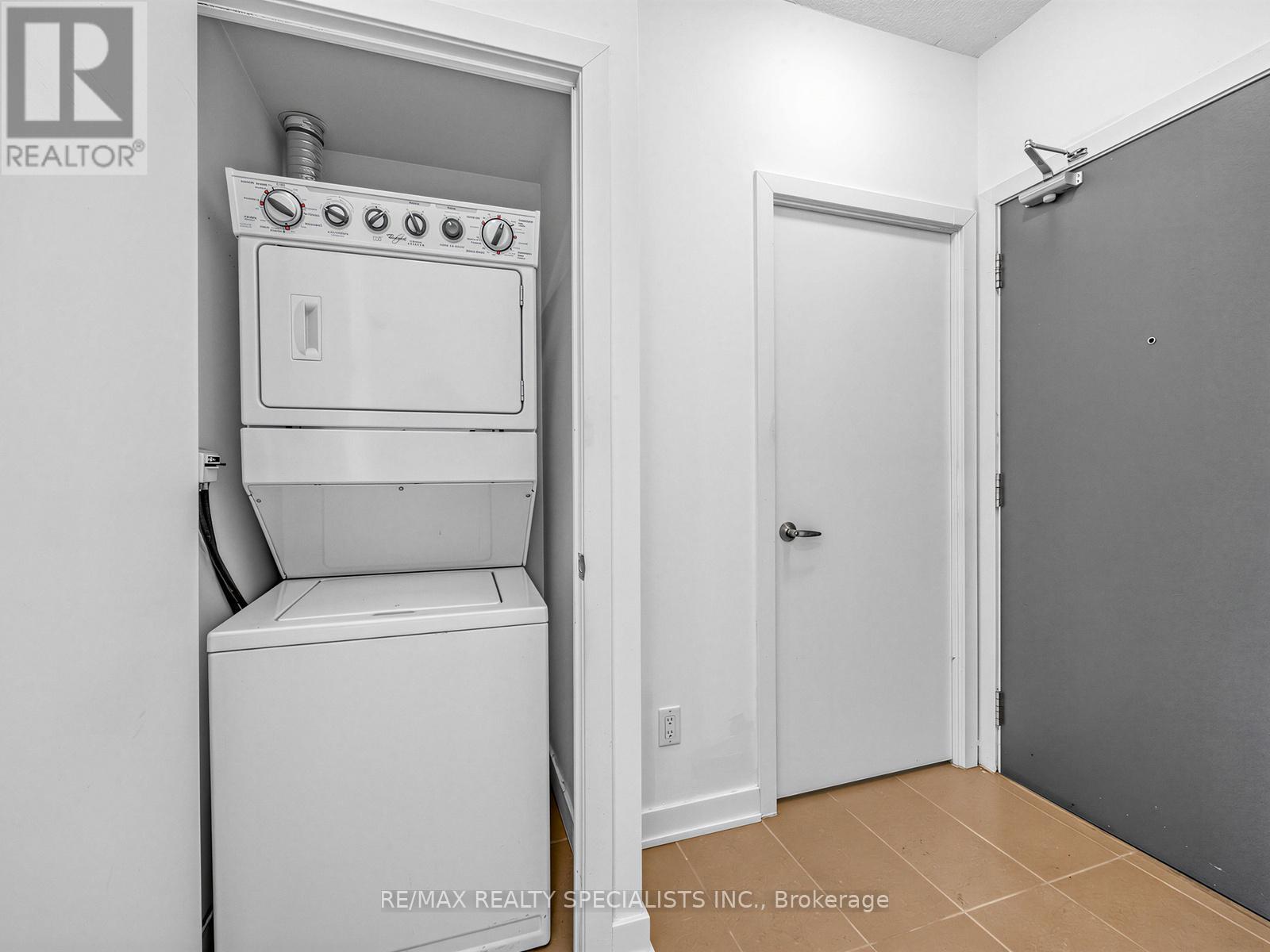 1507 - 4070 Confederation Parkway Property Photo 17