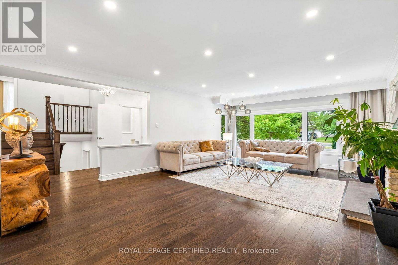 462 The Kingsway Property Photo 1